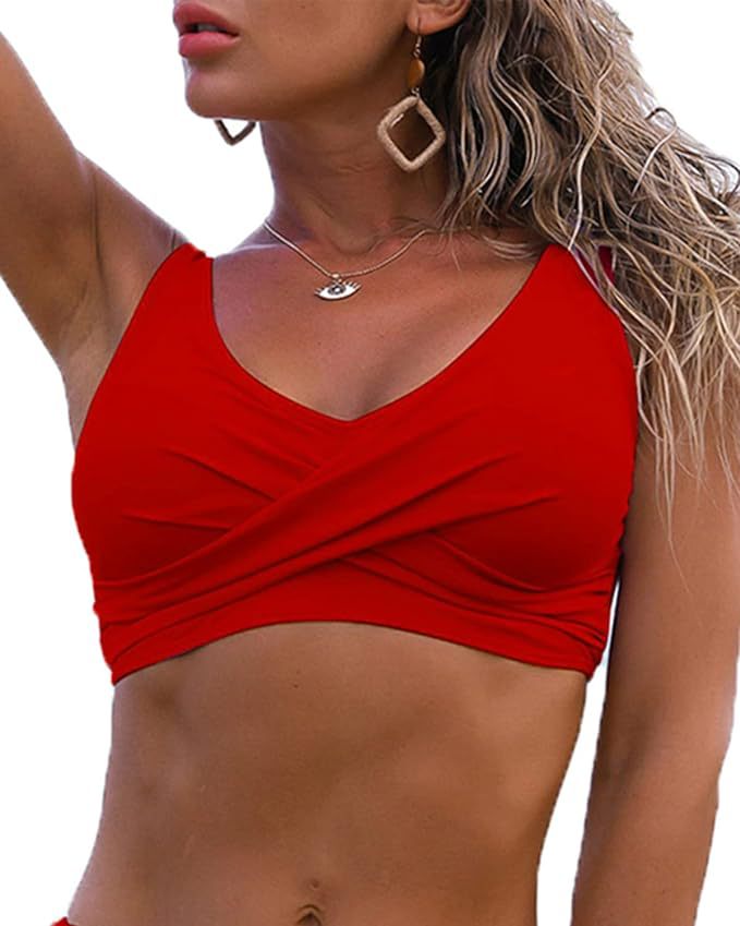 Top de bikini para mujer de alta demanda en Amazon. Diseño con fruncido frontal, escote en V y copas con relleno efecto push-up. Ideal como parte superior de traje de baño.