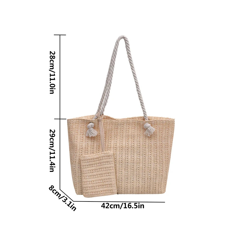 Tu compañero ideal para el verano ☀️. Espacioso, ligero y perfecto para cualquier look de playa.