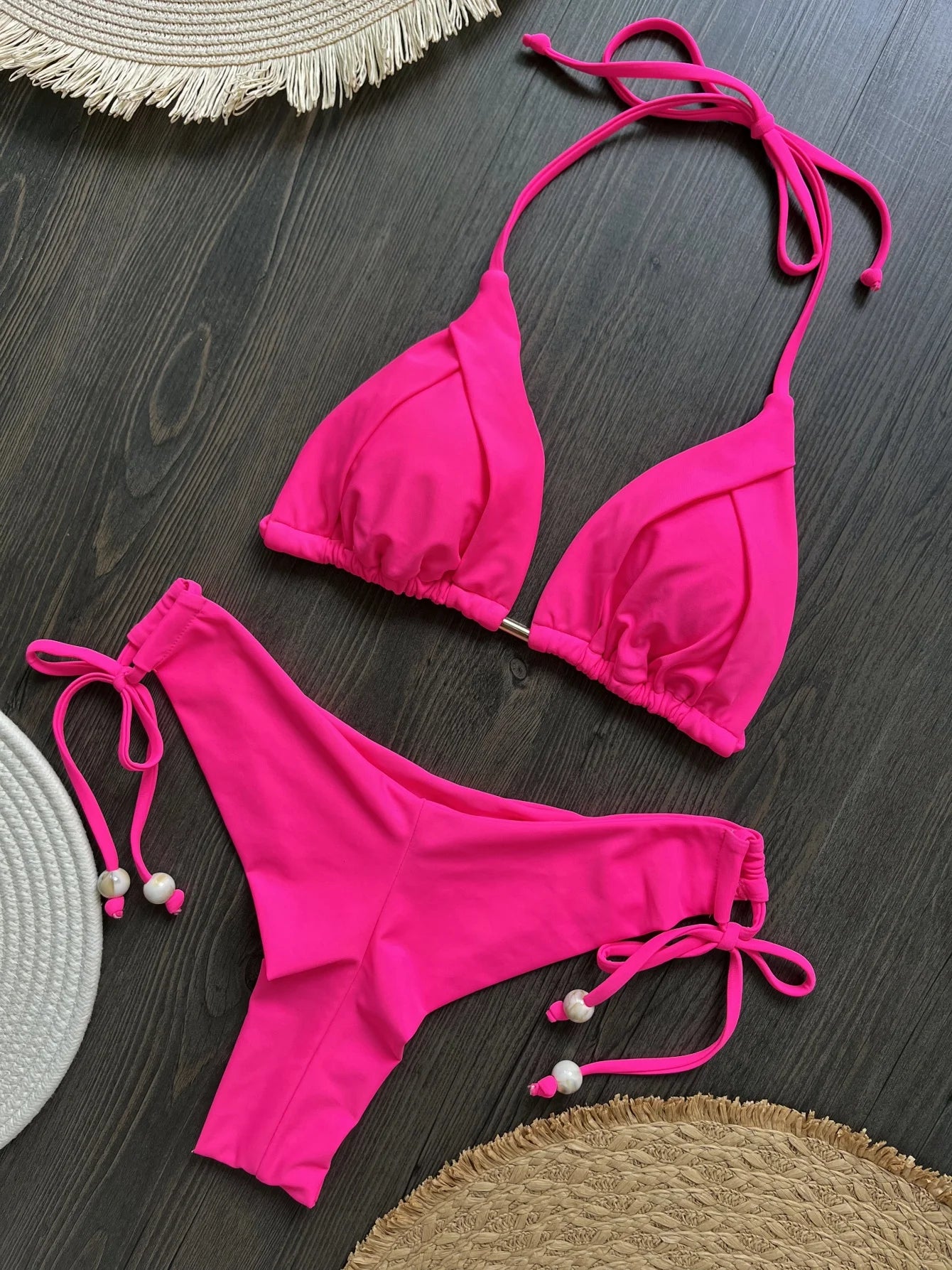 Bikini sexy de triángulo para mujer 2025. Conjunto de bikini brasileño con cuello halter, efecto push-up y elegante detalle de cadena metálica. Ideal para la playa, la piscina, vacaciones y días de verano.