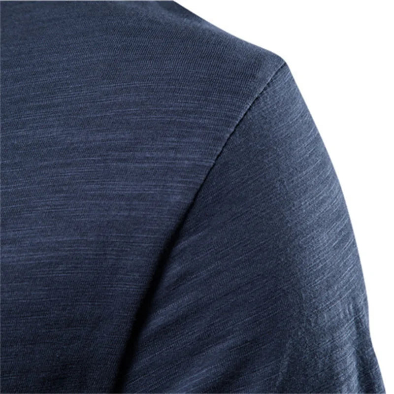 Camiseta de hombre 100% algodón. Diseño casual, suave y ligero, ideal para verano y fitness. Cuello redondo y manga corta, perfecta para uso diario o ropa de casa.