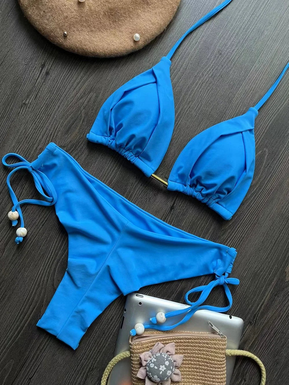 Bikini sexy de triángulo para mujer 2025. Conjunto de bikini brasileño con cuello halter, efecto push-up y elegante detalle de cadena metálica. Ideal para la playa, la piscina, vacaciones y días de verano.