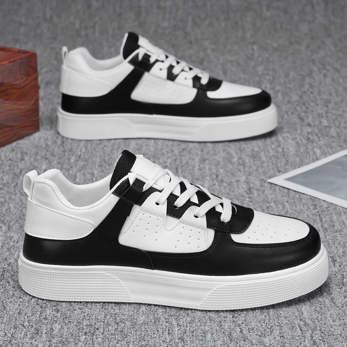 Zapatillas deportivas casuales para hombre, ideales para senderismo y actividades al aire libre, con un diseño moderno, ligero y minimalista.