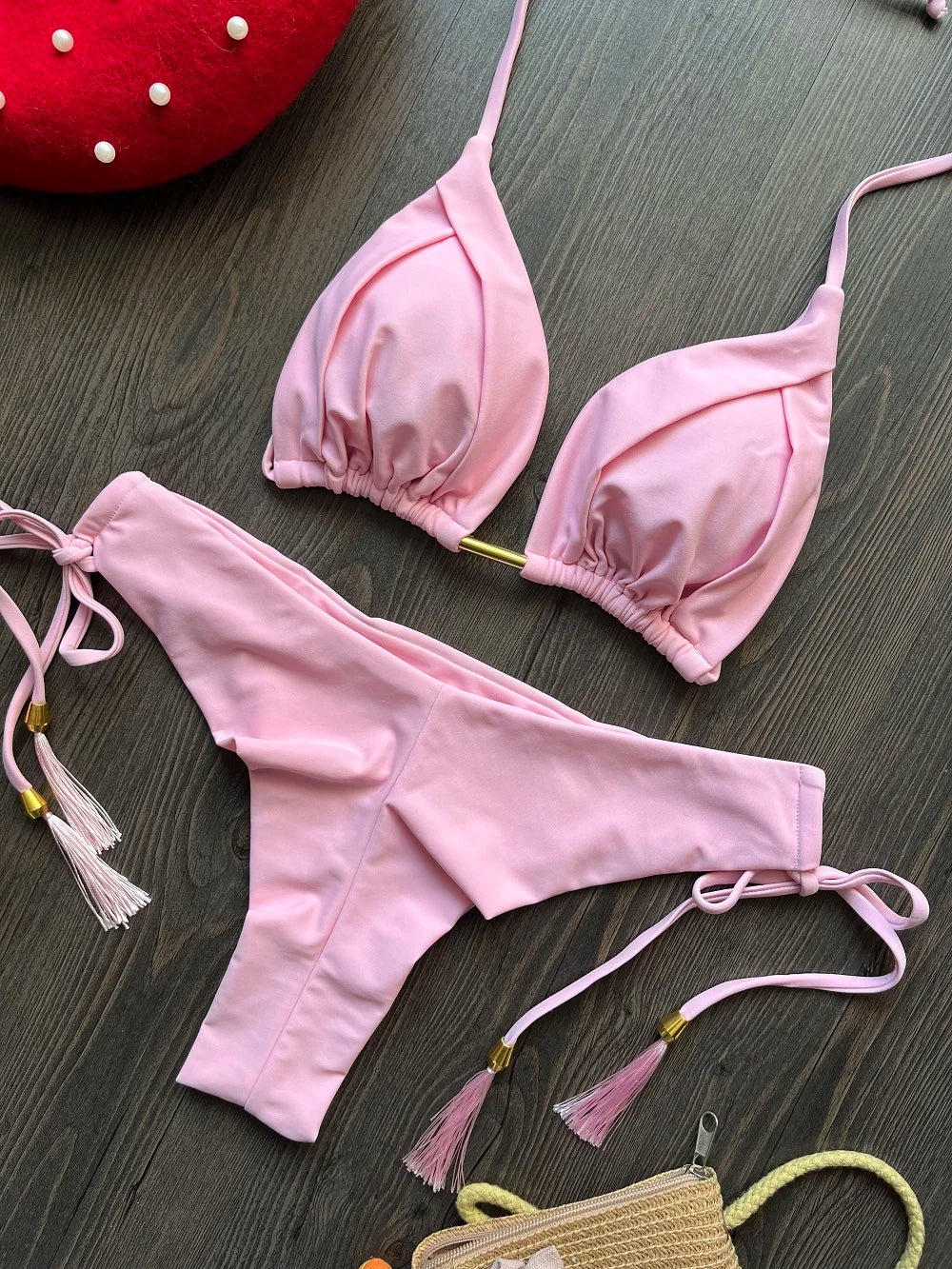Bikini sexy de triángulo para mujer 2025. Conjunto de bikini brasileño con cuello halter, efecto push-up y elegante detalle de cadena metálica. Ideal para la playa, la piscina, vacaciones y días de verano.