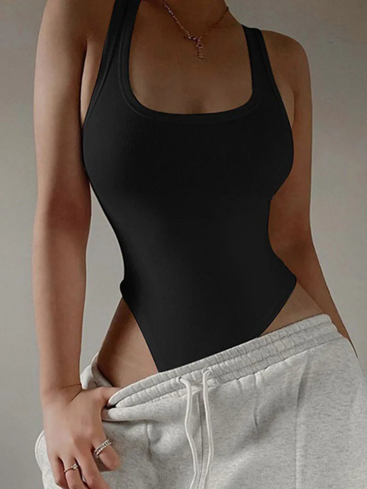 Body de punto sin mangas para mujer. Diseño ajustado tipo bodycon con estilo sexy, escote halter y hombros descubiertos. Casual y moderno, ideal para verano, streetwear y clubwear.