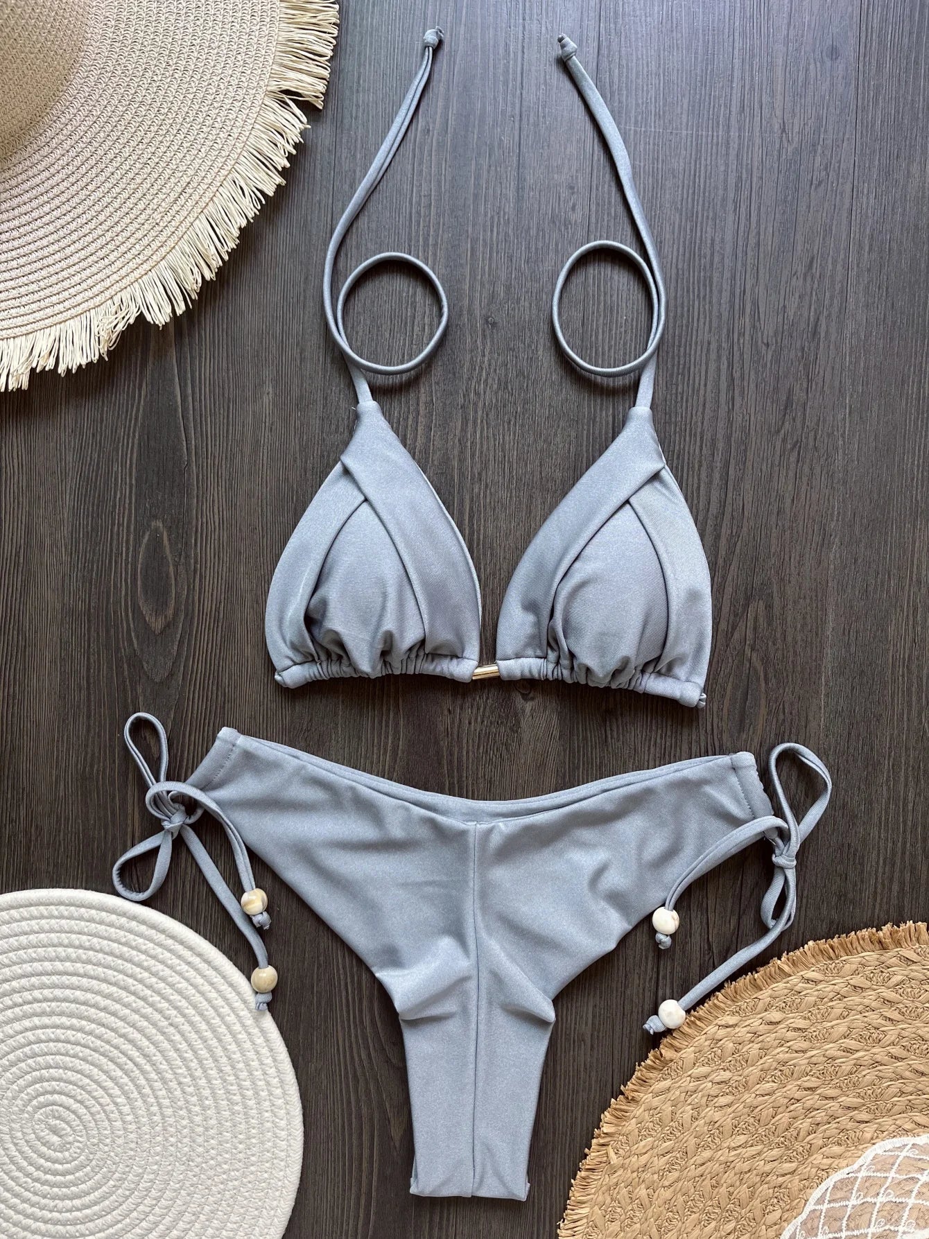 Bikini sexy de triángulo para mujer 2025. Conjunto de bikini brasileño con cuello halter, efecto push-up y elegante detalle de cadena metálica. Ideal para la playa, la piscina, vacaciones y días de verano.