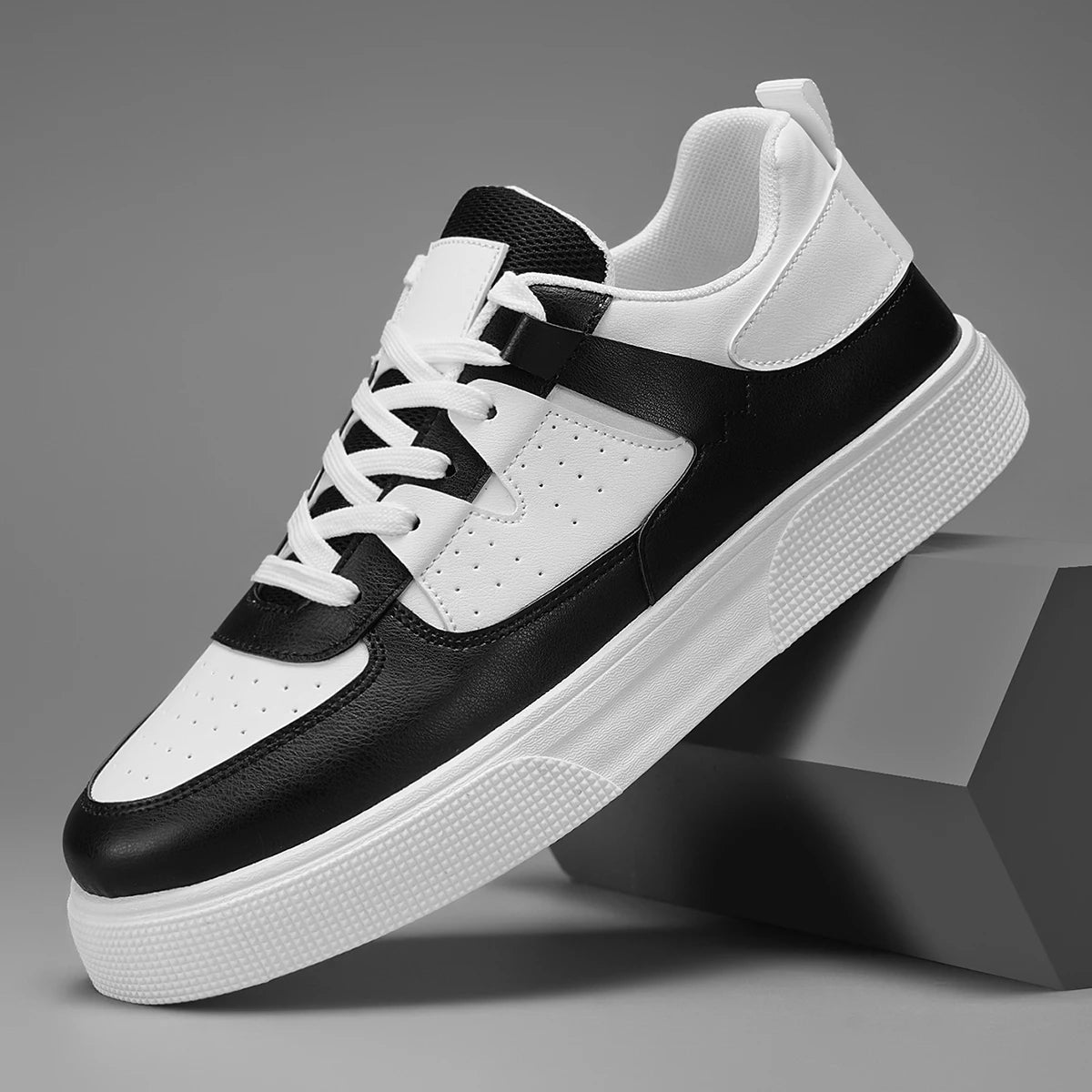 Zapatillas deportivas casuales para hombre, ideales para senderismo y actividades al aire libre, con un diseño moderno, ligero y minimalista.