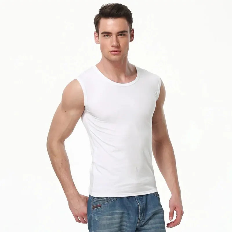 Pack de 1, 3 o 5 camisetas sin mangas para hombre de algodón. Diseño ligero y transpirable, con ajuste Slim Fit que resalta los hombros y el pecho. Ideales para gimnasio, entrenamiento, deporte o uso diario. Cómodas, elásticas y de secado rápido para mant