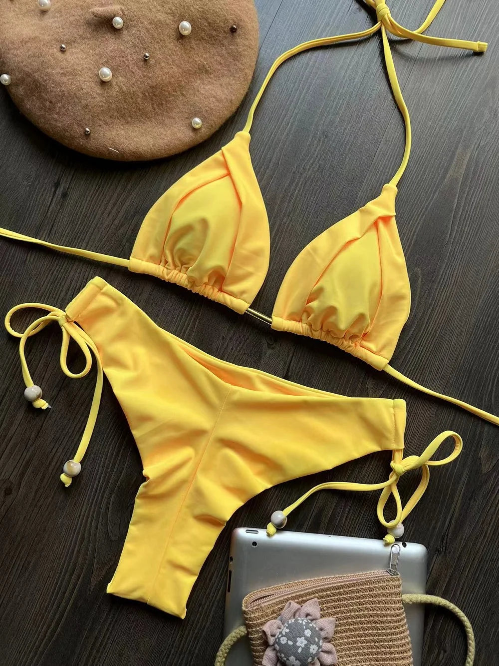 Bikini sexy de triángulo para mujer 2025. Conjunto de bikini brasileño con cuello halter, efecto push-up y elegante detalle de cadena metálica. Ideal para la playa, la piscina, vacaciones y días de verano.