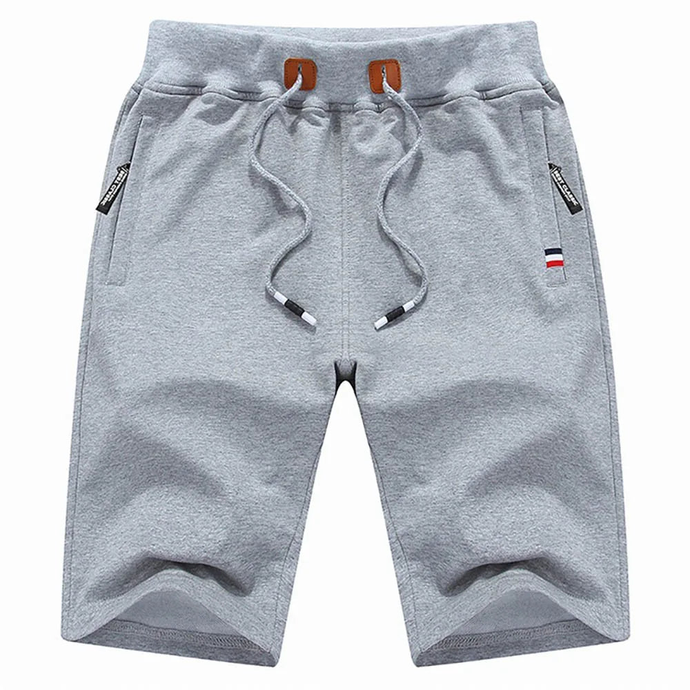Pantalones cortos para hombre de verano, confeccionados en algodón, estilo casual y deportivo. Diseño holgado tipo jogger con bolsillos, inspirado en la moda urbana Hip Hop y Streetwear. Ideales para la playa, el ocio y el uso diario.