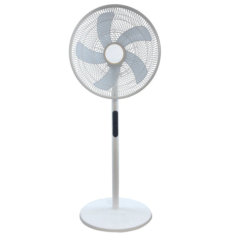 Ventilador eléctrico doméstico de cinco aspas, de pie, con gran volumen de aire y control remoto. Puede usarse tanto en el suelo como en otra posición, cuenta con función oscilante (gira la cabeza), funcionamiento suave y bajo nivel de ruido.
