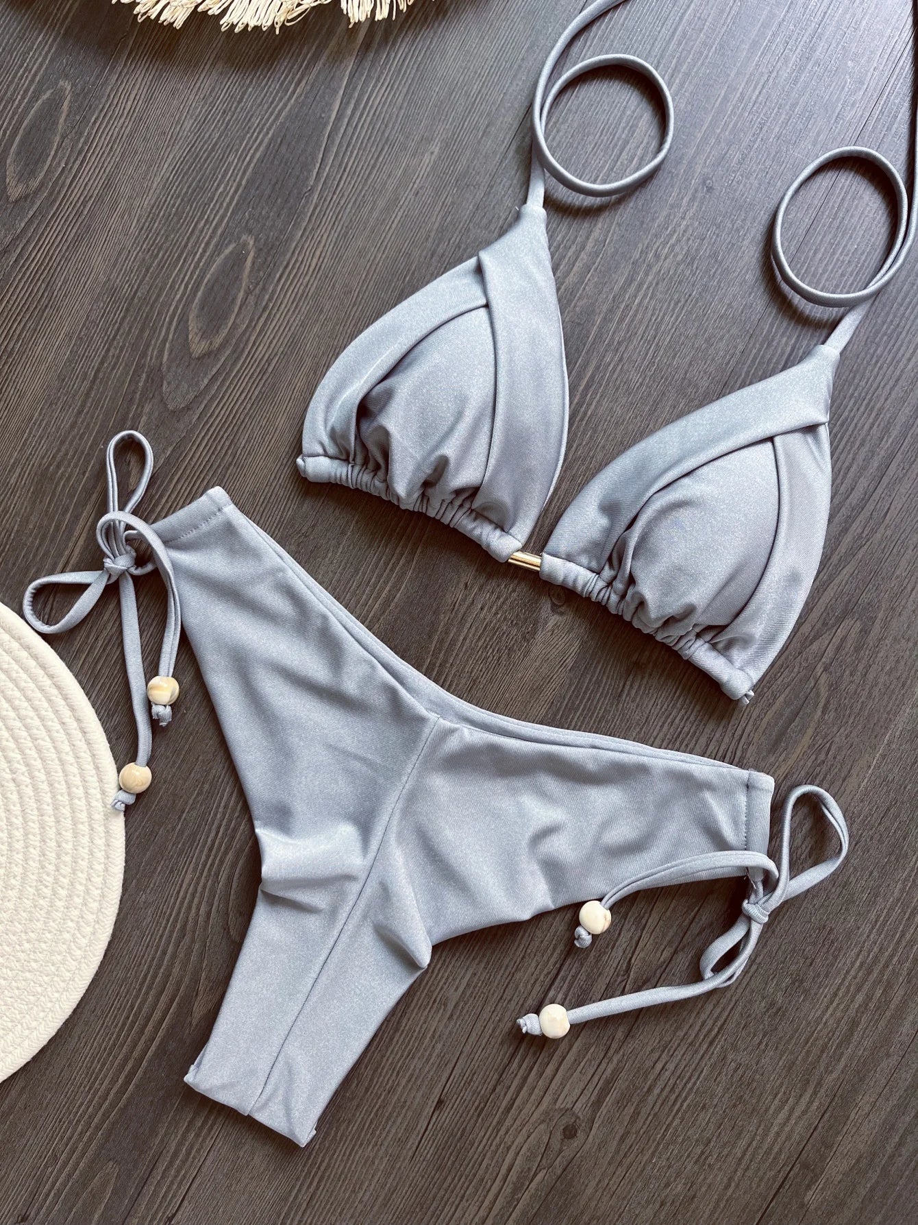 Bikini sexy de triángulo para mujer 2025. Conjunto de bikini brasileño con cuello halter, efecto push-up y elegante detalle de cadena metálica. Ideal para la playa, la piscina, vacaciones y días de verano.