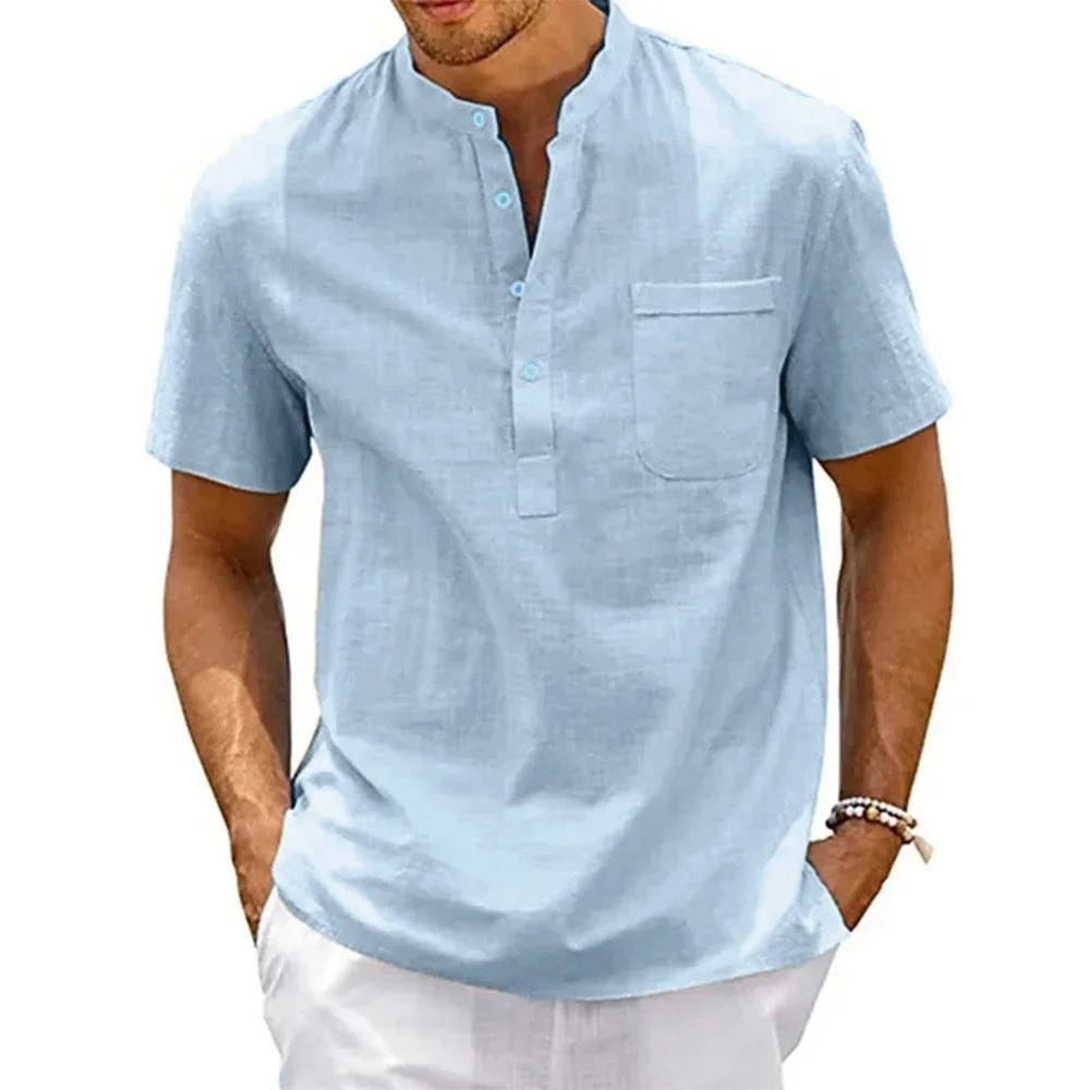Camisa de lino y algodón para hombre con cuello Henley y bolsillo. Diseño casual de manga corta y color sólido, ideal para la playa, el uso diario o un estilo vintage y urbano. Ligera, fresca y cómoda para cualquier ocasión.