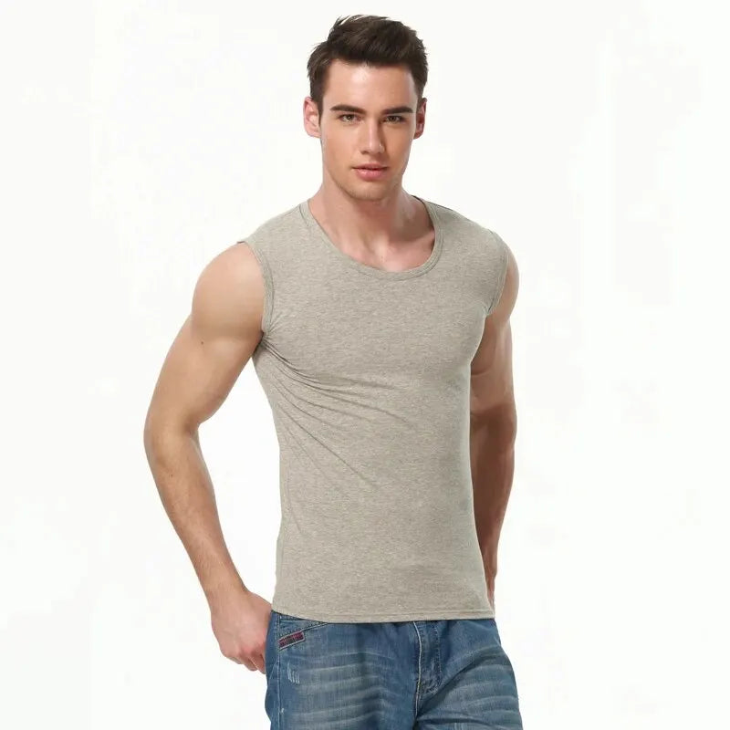 Pack de 1, 3 o 5 camisetas sin mangas para hombre de algodón. Diseño ligero y transpirable, con ajuste Slim Fit que resalta los hombros y el pecho. Ideales para gimnasio, entrenamiento, deporte o uso diario. Cómodas, elásticas y de secado rápido para mant