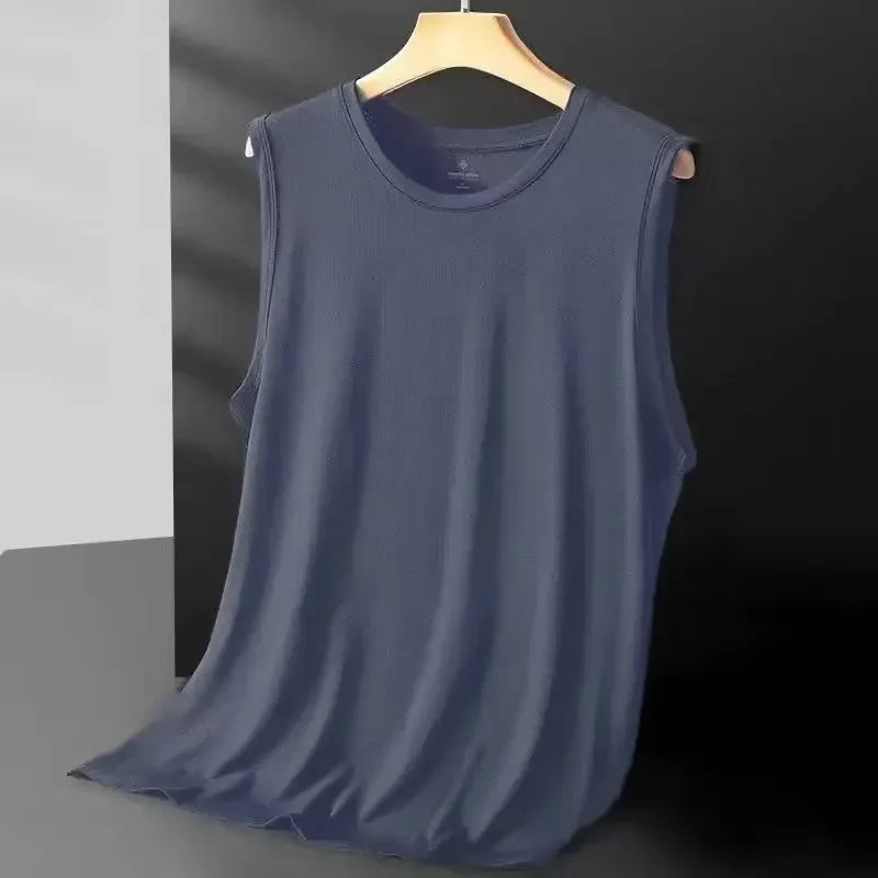Camiseta sin mangas para hombre de tejido tipo seda fría y malla. Ligera y transpirable, ideal para el verano. Estilo deportivo casual, perfecta para uso diario o actividades al aire libre.