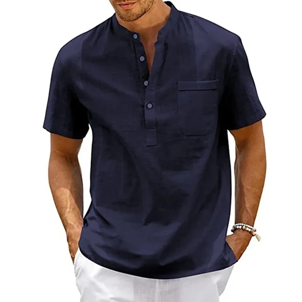Camisa de lino y algodón para hombre con cuello Henley y bolsillo. Diseño casual de manga corta y color sólido, ideal para la playa, el uso diario o un estilo vintage y urbano. Ligera, fresca y cómoda para cualquier ocasión.
