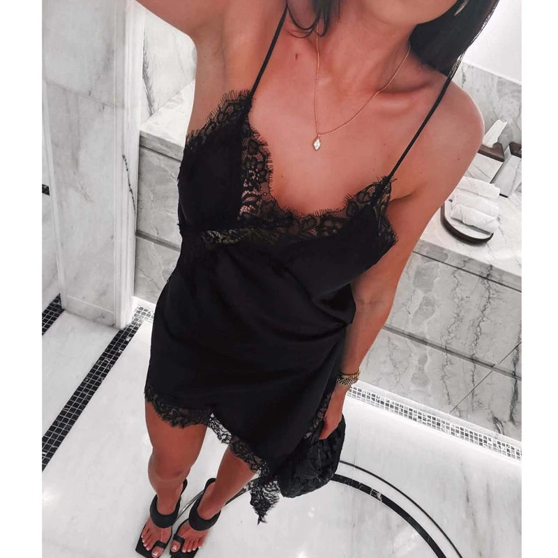 Vestido lencero de encaje para mujer 2025. Vestido corto negro con espalda descubierta y diseño asimétrico, ideal para fiestas. Con acabado satinado y estilo sexy, perfecto para el verano.
