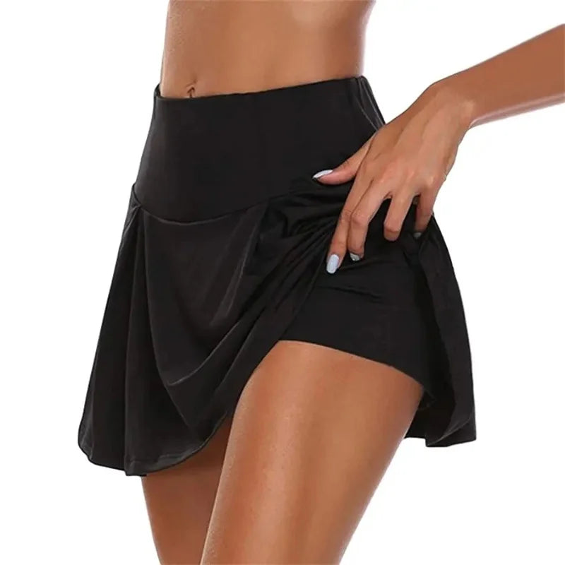 Minifalda de cintura alta con shorts integrados y tejido de secado rápido. Ideal para tenis, fitness, baile y actividades deportivas, combinando comodidad, estilo y libertad de movimiento.
