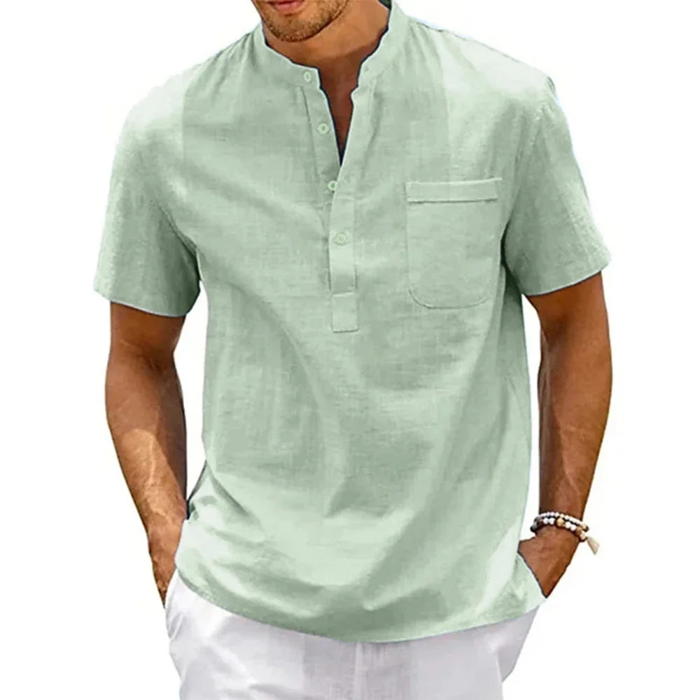 Camisa de lino y algodón para hombre con cuello Henley y bolsillo. Diseño casual de manga corta y color sólido, ideal para la playa, el uso diario o un estilo vintage y urbano. Ligera, fresca y cómoda para cualquier ocasión.