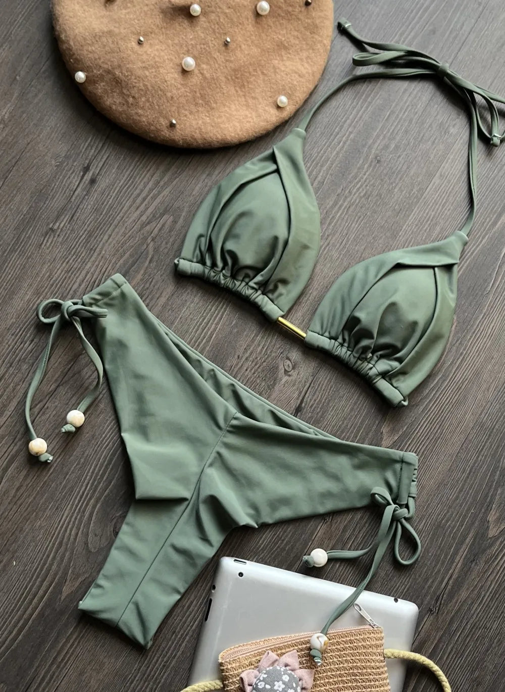 Bikini sexy de triángulo para mujer 2025. Conjunto de bikini brasileño con cuello halter, efecto push-up y elegante detalle de cadena metálica. Ideal para la playa, la piscina, vacaciones y días de verano.