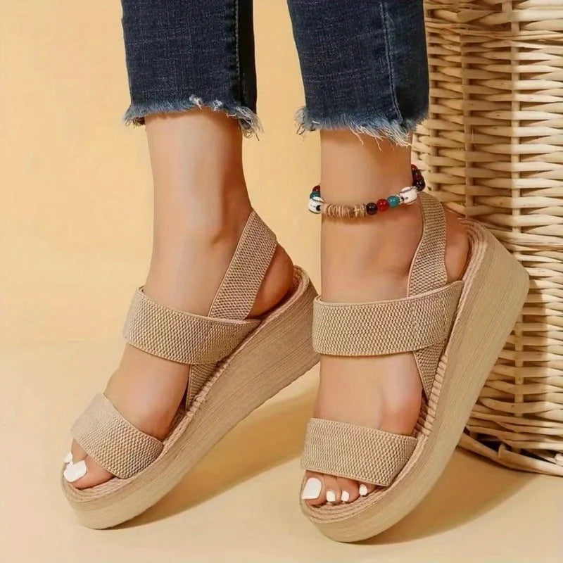 1 par de sandalias minimalistas de cuña para mujer, con punta abierta, plataforma de suela gruesa, estilo casual, correa al tobillo y tira trasera (slingback), de color liso.